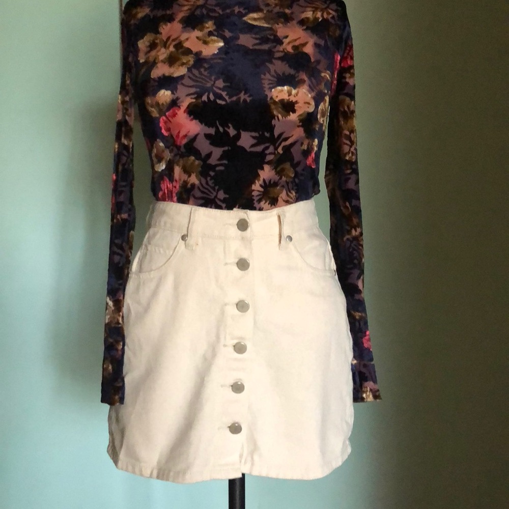 Botton down skirt